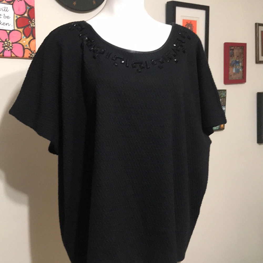 Lane Bryant black top with short sleeves (26-28)